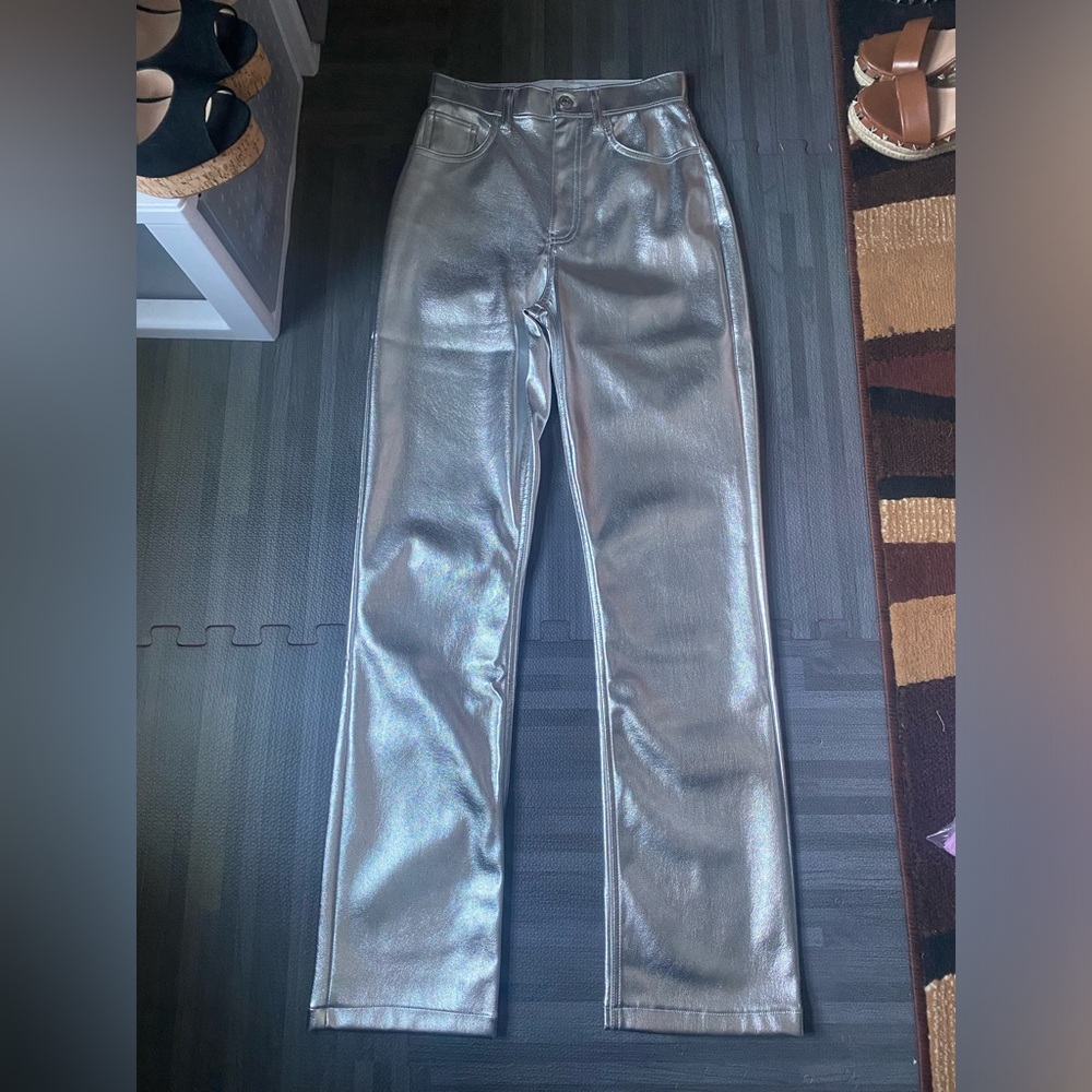 ๐ท๏ธ ๐๏ธ NWOT Abercrombie Silver Curve Love Vegan Leather 90โs Straight Pant ๐ท๏ธ ๐๏ธ - Picture 8 of 14
